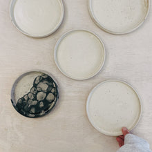 Afbeelding in Gallery-weergave laden, 3 days of making plates &amp; platters | di 27 aug. - do 29 aug. | 10:00 - 15:30
