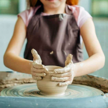 Afbeelding in Gallery-weergave laden, Kids &amp; Clay | feel for the wheel | kid &amp; adult | woensdag | 11 oktober | 14:00 - 16:30
